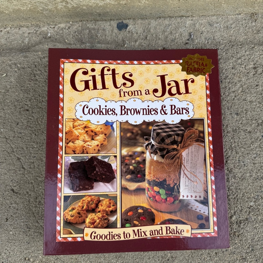 Gifts‎ from a Jar: Cookies, Brownies & Bars Recipe Book